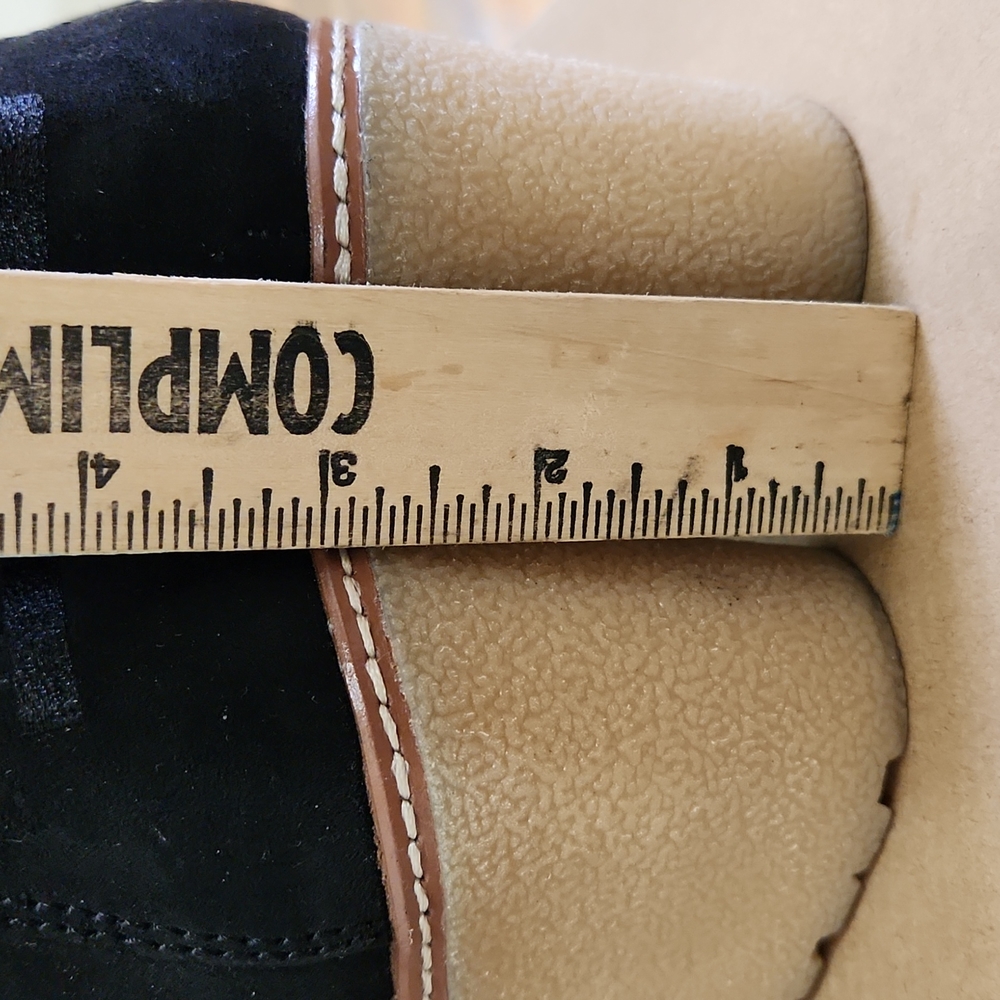 Toms, size 7.5, Black Microfiber material - Picture 4 of 7